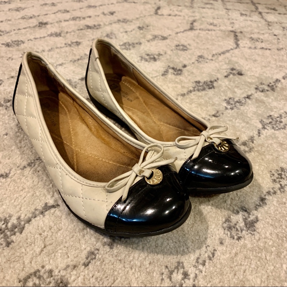 🌈3 for $25 White mountain two toned flats